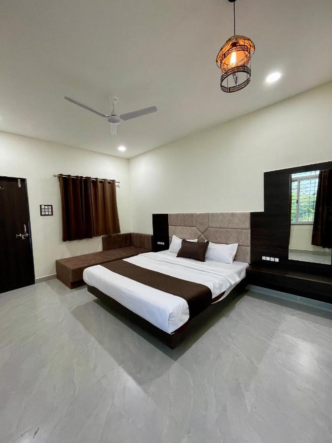 Tekri Farms And Retreat Hotel Ujjain Exterior photo